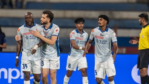 Kerala Blasters Rally to First ISL Win with 2-1 victory Over 10-Man Bengaluru FC