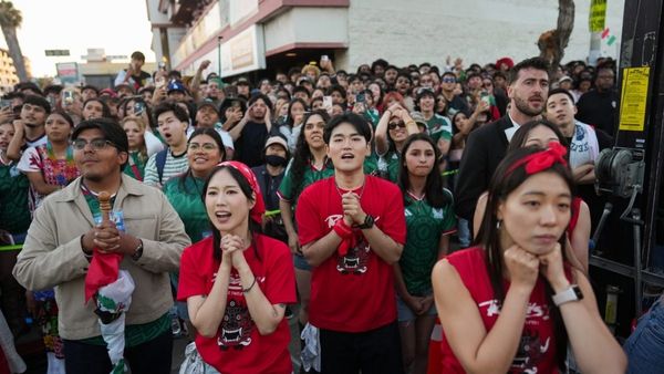 Mexico Fans Tried to Keep Ecuador Awake Before Their World Cup Match