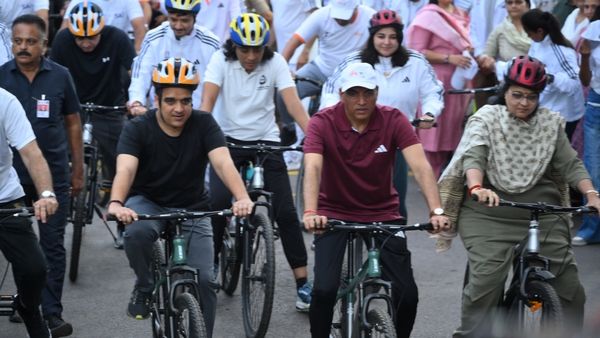 Fit India Sundays on Cycle Promotes Drug-Free Youth and Fitness in Surat