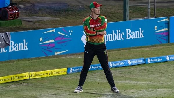 Glenn Phillips Pulls Off A One-Handed Stunner Near The Boundary Rope In CPL: WATCH