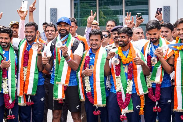 Indian Hockey Team Receives Heroic Welcome at New Delhi Airport After Paris Olympics Bronze Win