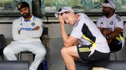 IND vs AUS: రోహిత్ కు వ్యతిరేకంగా టీమ్ మేట్స్? డ్రెస్సింగ్ రూమ్ లో ఏం జరిగింది ?