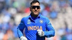 MS Dhoni Birthday: एमएस धोनी के जन्मदिन पर एक झलक पाने के लिए घर के बाहर उमड़े फैंस