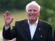 Former Heavyweight Boxer Henry Cooper Dead Aid