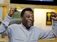Pele Signs Lifelong Image Rights Deal With Santos