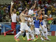 Dramatic Added Time Samaras Penalty Takes Greece To Last 