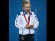 Cwg 2014 13 Year Old Girl Wins Bronze Set New Games Record