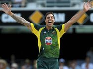 Love See Johnson Bowl Bouncer First Ball Says Ponting