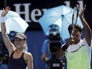 Leander Paes Wins 15th Grand Slam Title Lifts Mixed Doubles Trophy At Australian Open