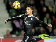 Real Madrid Beat Elche 2 0 La Liga