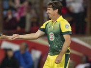At 44 Kkr S Brad Hogg Sets Ipl Record