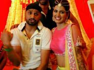 Stunning Pics Harbhajan Singh Actress Geeta Basra Look Amazing Mehendi Marriage 1910932 Pg