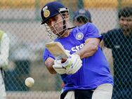 Asia Cup Ms Dhoni Suffers Muscle Spasm Parthiv Patel Join Team