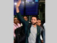 Pakistan Team Arrives Kolkata World T20 Afridi Waves To Crowd