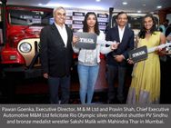Rio Heroes Pv Sindhu Sakshi Malik Receive Mahindra Thar