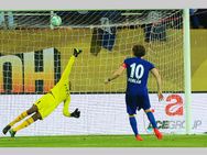 Isl World Cup Star Diego Forlan Moved Struggles Indians