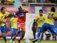 Isl Fc Pune City Kerala Blasters Play 1 1 Draw