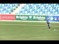 England S Liam Thomas Loses Prothetic Leg While Saving A Boundary