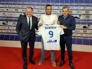 Lyon Sign Memphis Depay From Manchester United