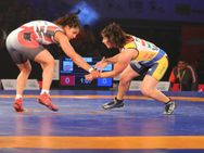 Pwl Sakshi Malik Wins But Mumbai Maharathi Edge Delhi Enter Semis