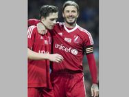 David Beckham His Son Walked Of Pub After Fans Taunted Him