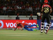Ipl 2017 Video Mccullum Takes Incredible Catch Gayle