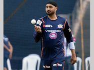 Ipl After 453 Runs 40 Overs Harbhajan Singh Blasts Pitch Curator