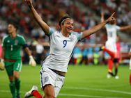 Women S Euro Jodie Taylor Treble Sparks England Rout Scotland Spain Beat Portugal
