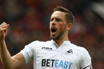 Gylfi Sigurdsson Undergoes Everton Medical Ronald Koeman Premier League