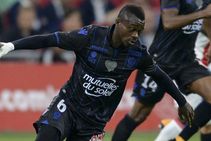 Psg Asked Nice Midfielder Seri F Barca Agent