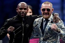 I Didn T Spar A Month Victorious Mayweather Hindered Hand