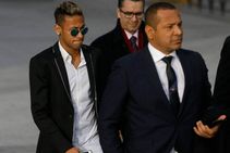 Football World Divided Over Neymar S Record Fee