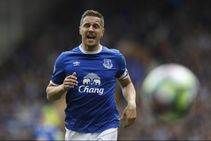 Official Everton Captain Phil Jagielka Signs New Contract