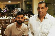 Virat Kohli Meets Wwe Superstar The Great Khali Twitterati Giggle