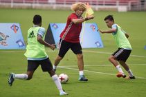 Valderrama Enthralls Kolkata With His Skill Hails Diego Maradona All Time Greatest