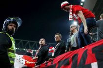 Arsenal Investigate Cologne Fans Chaos Europa League