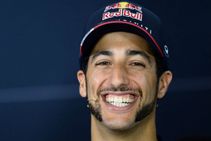 Ricciardo Sets Early Pace Singapore F1 Practice
