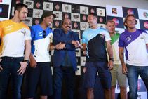 Giggs Scholes No Show Futsal Angers Fans