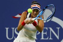 Muguruza Sharapova Advance On Big Day For Williams Family