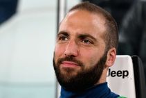 Allegri Higuain Needs To Rediscover Form After Juve Axing Serie A