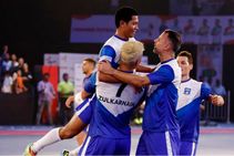 Premier Futsal Giggs Inspires Mumbai Warriors Victory