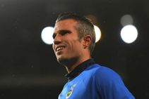 Van Persie Allays Knee Injury Fears Netherlands