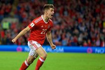 Steven Gerrard Hails Ben Woodburns Attitude