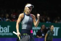 Wozniacki Brushes Aside Halep Wta Finals