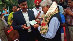 Honour For Legendary Chuni Goswami Pk Banerjee