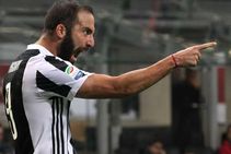 Gonzalo Higuain Massimiliano Allegri Juventus