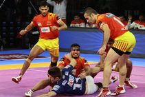 Pkl 2017 Dominant Gujarat Fortunegiants Overcome Weak Dabang Delhi