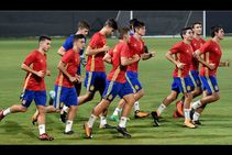 Fifa U 17 Wc Spain England Players Using Mosquito Repellents Training To Prevent Dengue