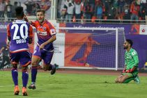 Emiliano Alfaro Strikes Injury Time Help Fc Pune City Stun Mumbai