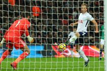 Tottenham 1 West Brom 1 Kane Grabs A Point As Spurs Lose More Ground